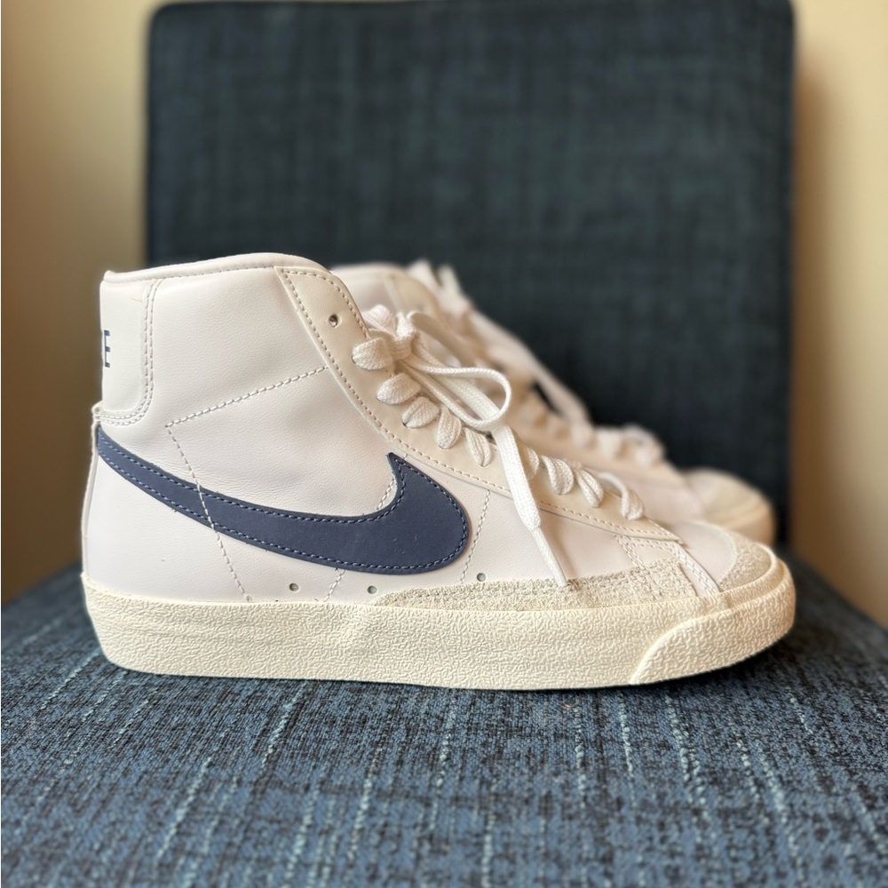 ✨NEVER WORN✨Nike Blazer Mid Vintage '77 -  White Upper with Slate Blue Swoosh